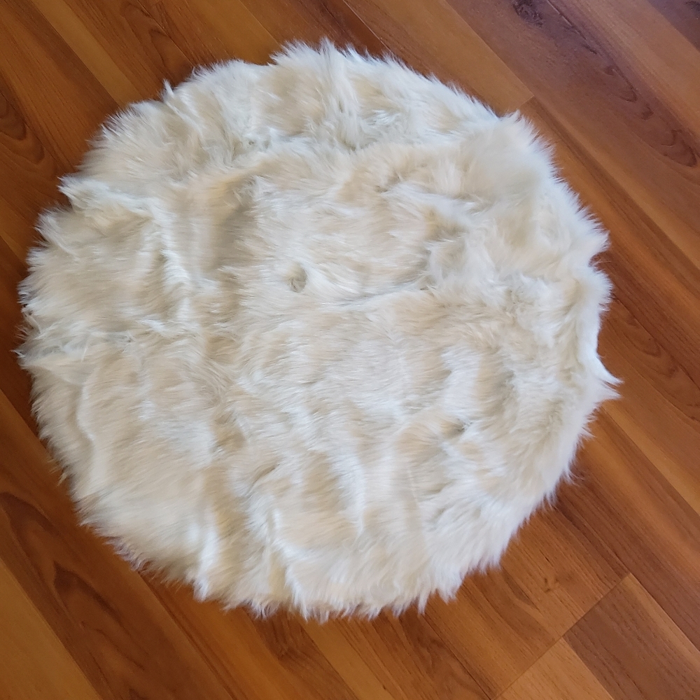 25 inch around faux fur rug